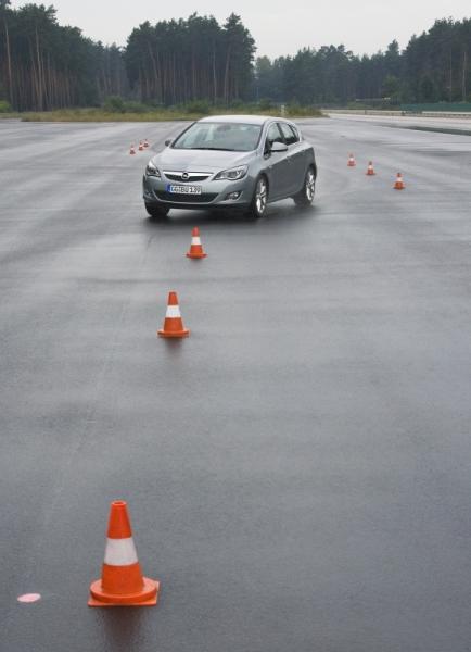 Opel Astra JD Testing