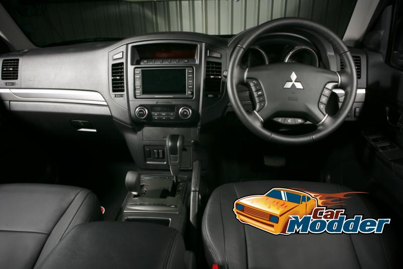 2011 Mitsubishi Pajero / Shogun / Montero Interior