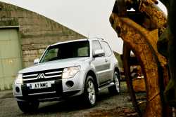 2011 Mitsubishi Pajero / Shogun / Montero Exterior