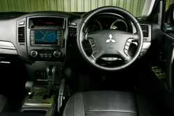 2011 Mitsubishi Pajero / Shogun / Montero Interior