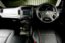 2011 Mitsubishi Pajero / Shogun / Montero Interior