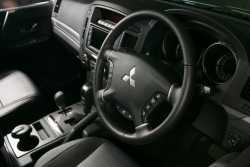 2011 Mitsubishi Pajero / Shogun / Montero Interior