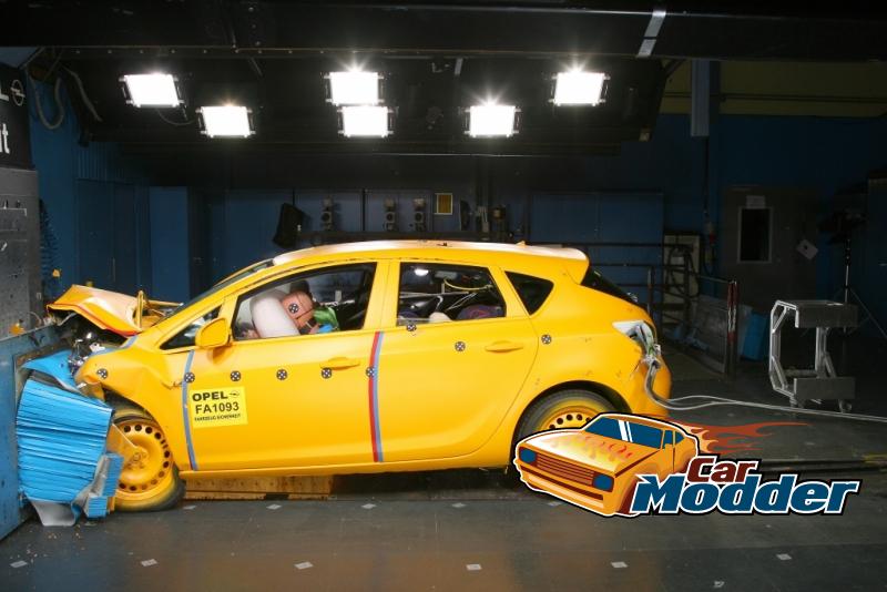 Opel Astra JD Crash Testing