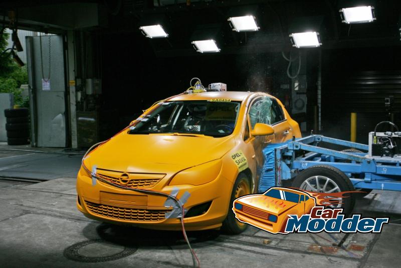 Opel Astra JD Crash Testing