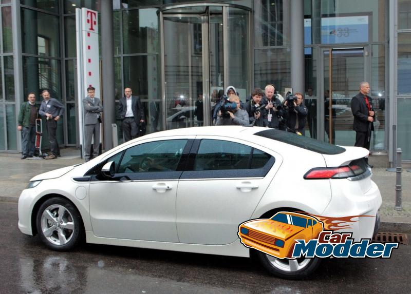 Opel Ampera Hybrid Vehicle