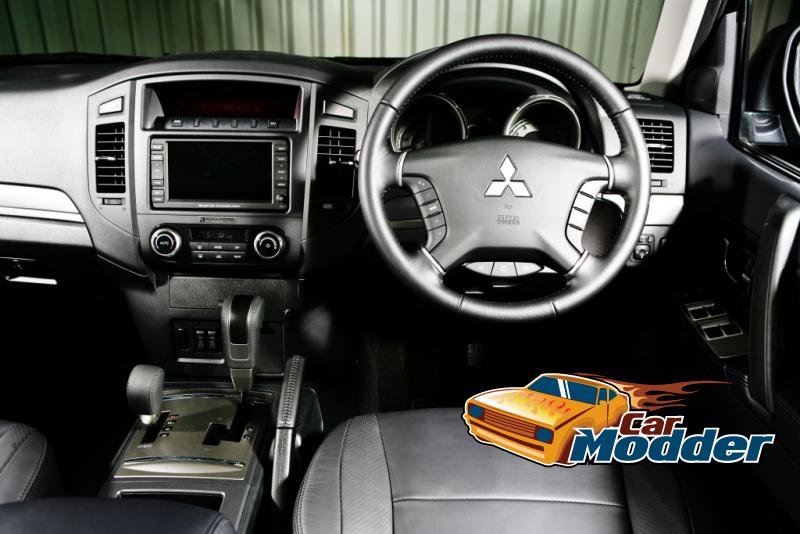 2011 Mitsubishi Pajero / Shogun / Montero Interior