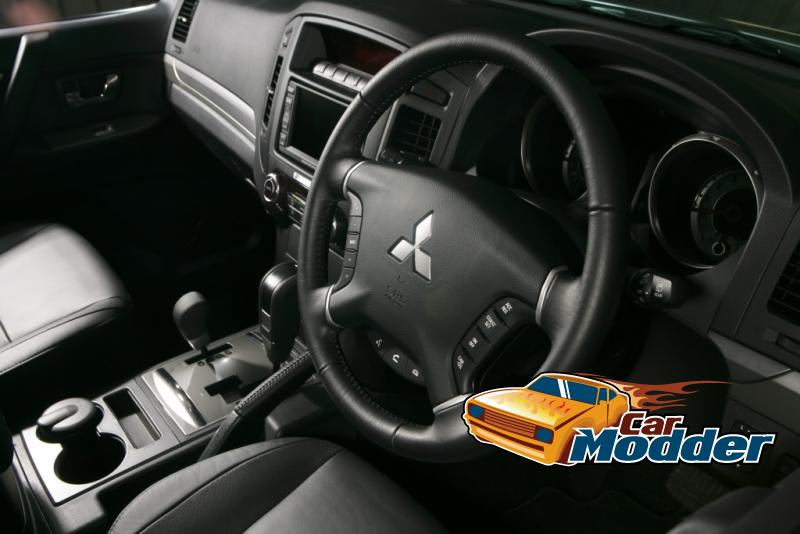 2011 Mitsubishi Pajero / Shogun / Montero Interior