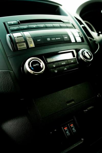 2011 Mitsubishi Pajero / Shogun / Montero Interior