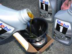 Adding oil to the new oil filter