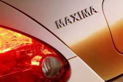 2004 Nissan Maxima Images