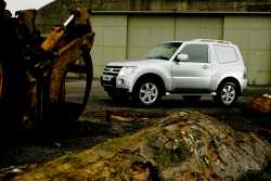 2011 Mitsubishi Pajero / Shogun / Montero Exterior