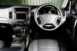 2011 Mitsubishi Pajero / Shogun / Montero Interior