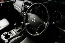 2011 Mitsubishi Pajero / Shogun / Montero Interior